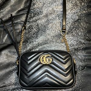 Gucci crossbody purse (dust bag & box included)